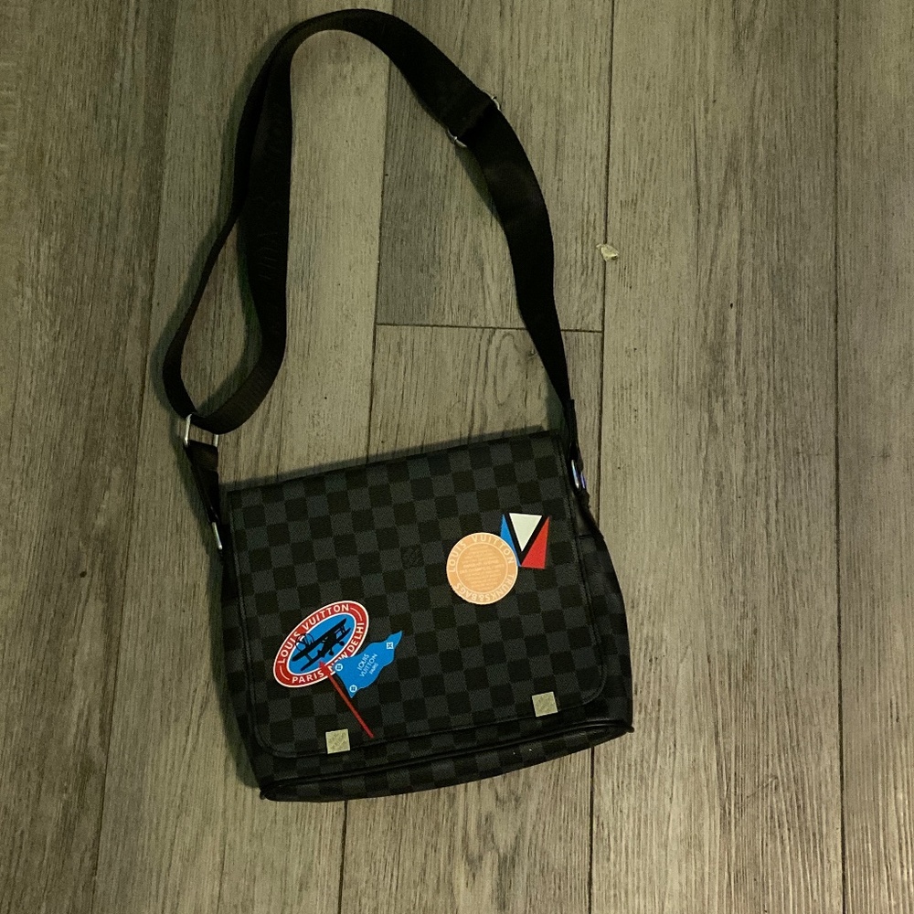 LV CROSSBODY BAG